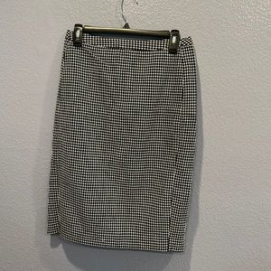 Merona Black and White Skirt size: 6